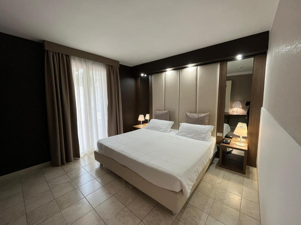 Hotel Lafayette Giovinazzo Buitenkant foto