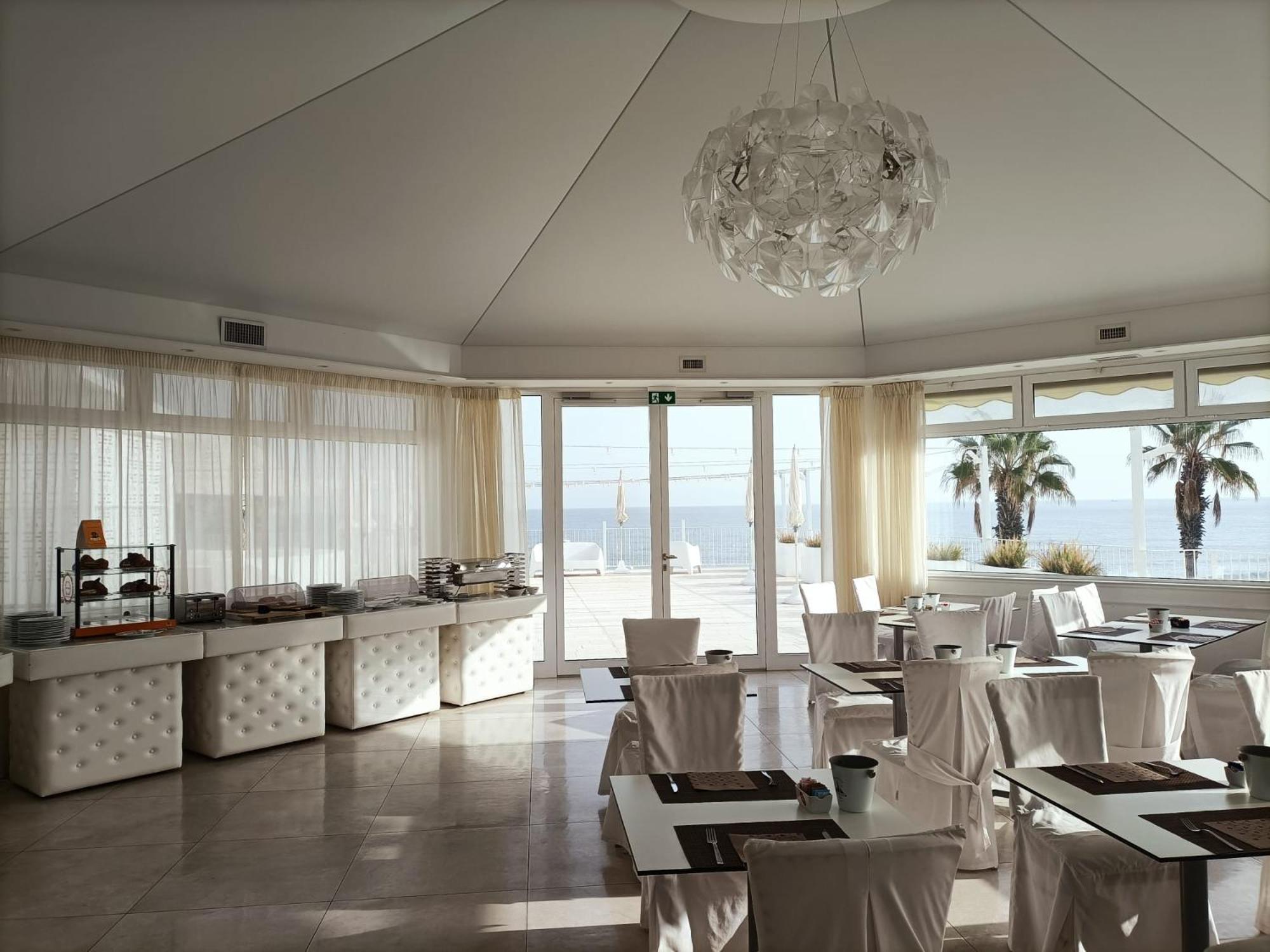 Hotel Lafayette Giovinazzo Buitenkant foto