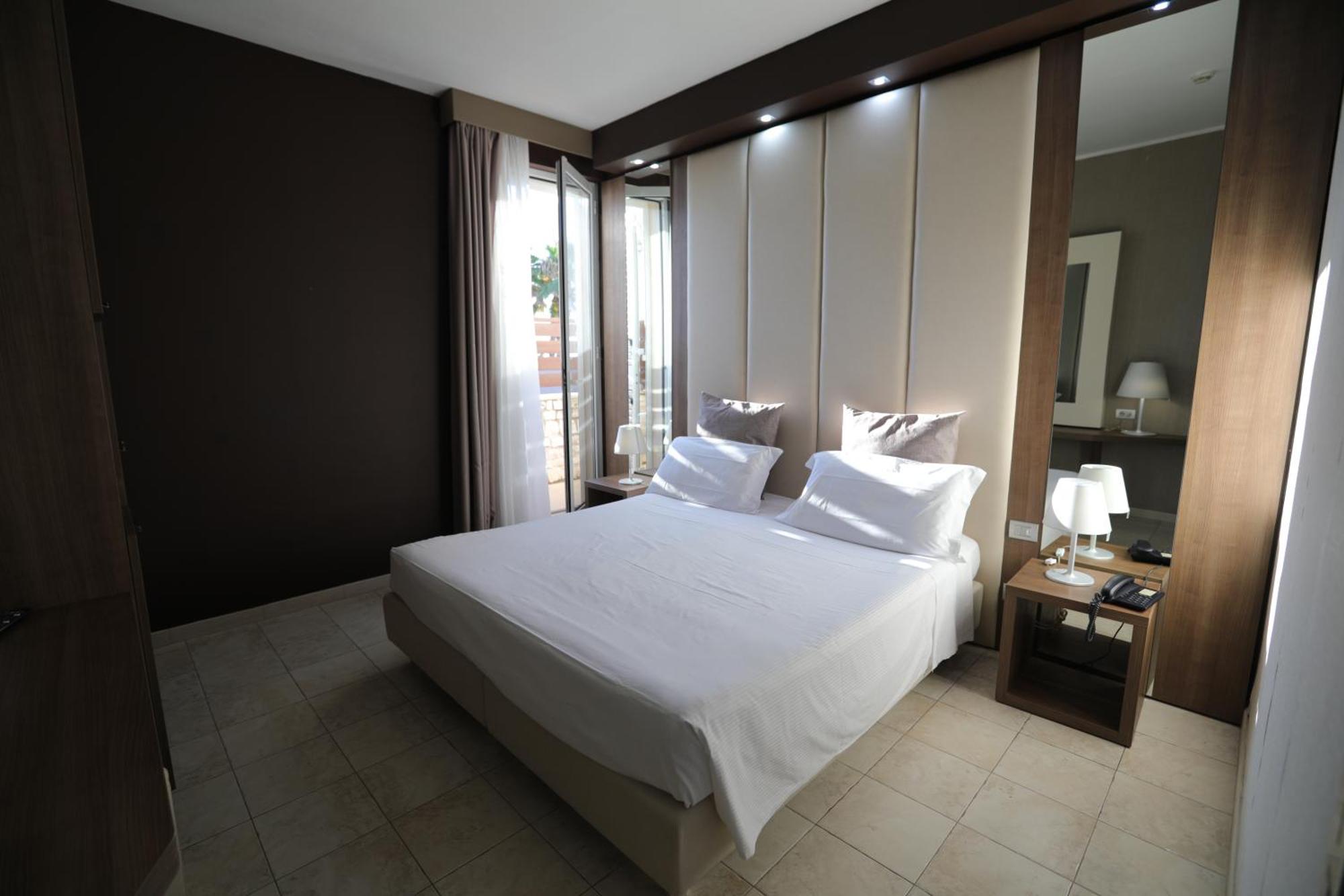 Hotel Lafayette Giovinazzo Buitenkant foto