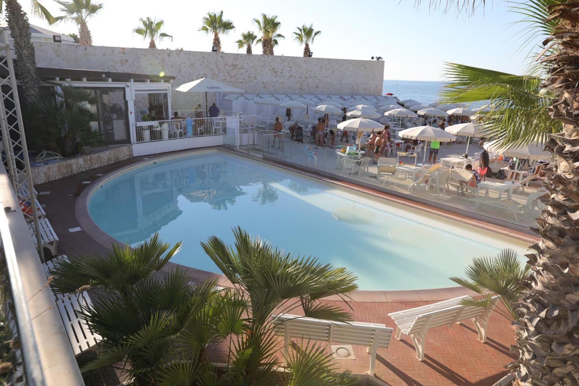 Hotel Lafayette Giovinazzo Buitenkant foto