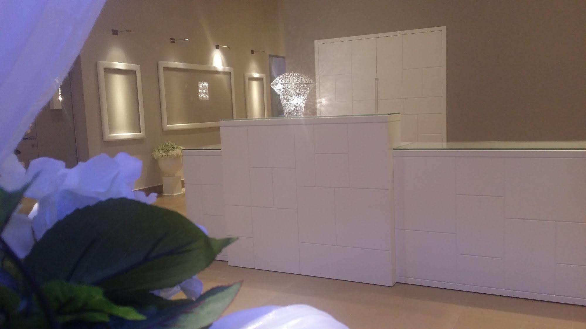 Hotel Lafayette Giovinazzo Buitenkant foto